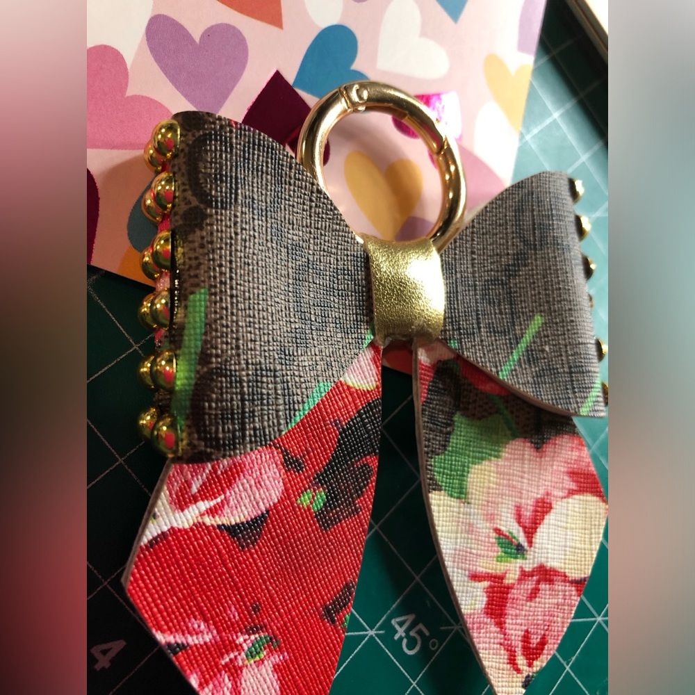 Large keychain bow - Picture 2 of 3